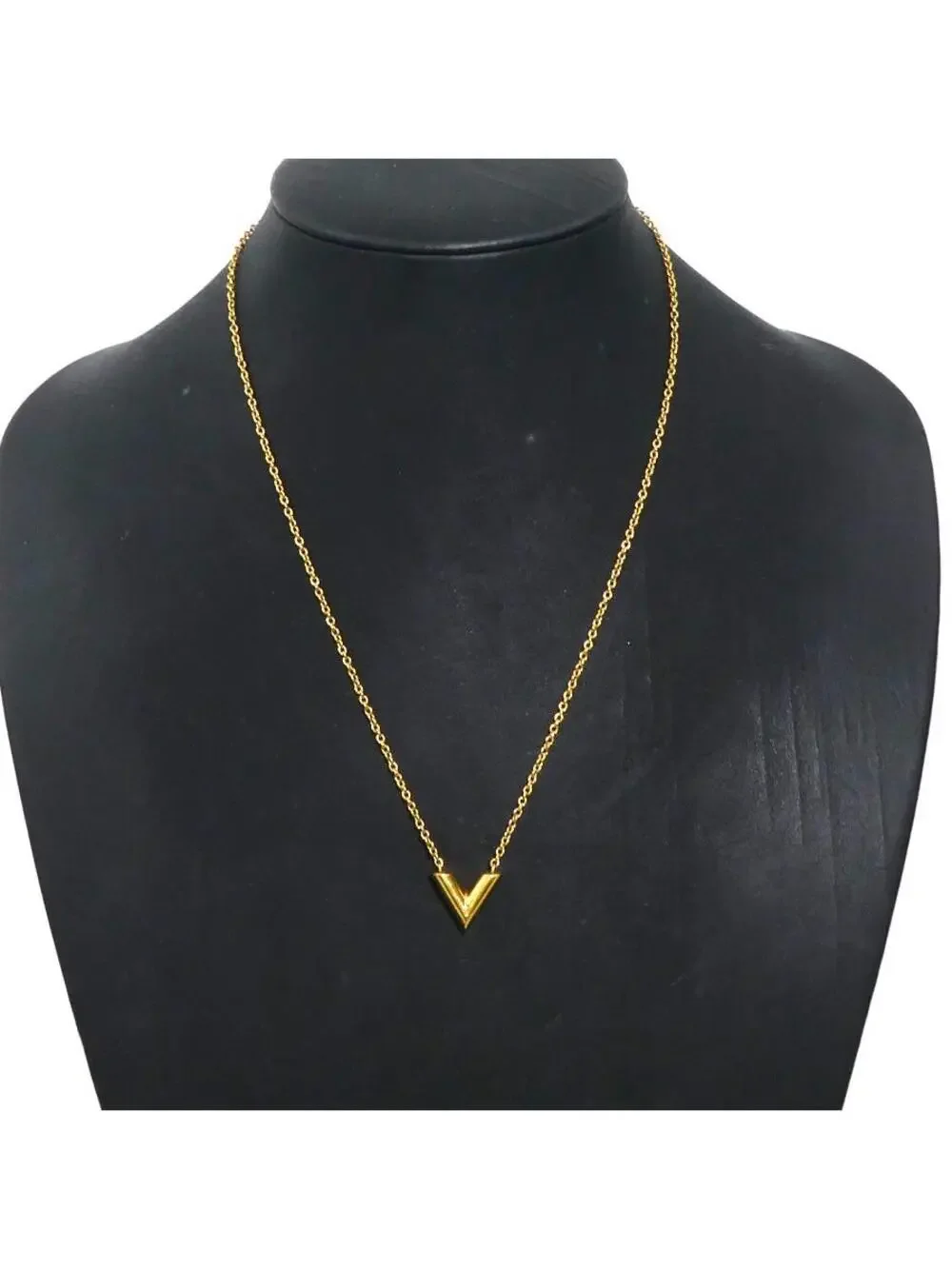 Auth Louis Vuitton Essential V Necklace #303057L23B